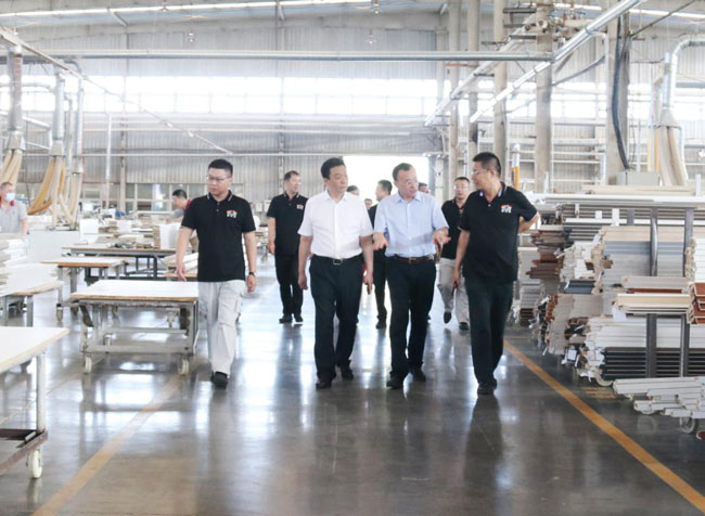 吉林森工集团党委书记、董事长王树平 莅临风云体育客服调研指导工作